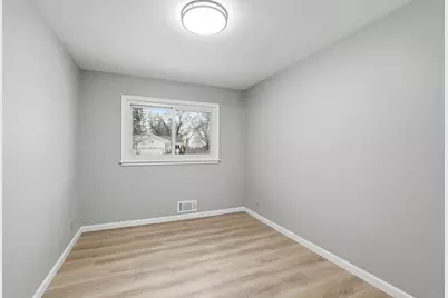 405 Minnesota Avenue, Roseville, MN 55113 - Photo 12