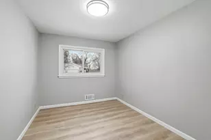 405 Minnesota Ave, Roseville, MN 55113 - Photo 12