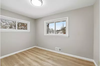 405 Minnesota Avenue, Roseville, MN 55113 - Photo 14