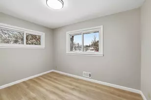 405 Minnesota Ave, Roseville, MN 55113 - Photo 14