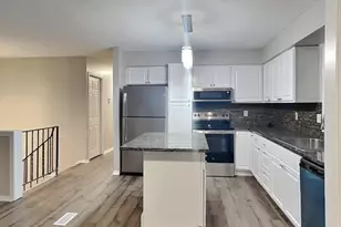 6865 Buckingham Rd, Woodbury, MN 55125 - Photo 4