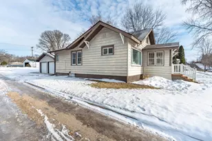 412 W Summit Ave, Fergus Falls, MN 56537 - Photo 6