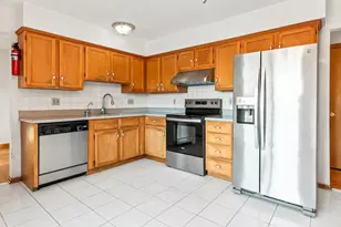 915 Pineview Ln N, Plymouth, MN 55441 - Photo 8