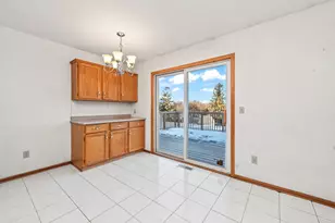 915 Pineview Ln N, Plymouth, MN 55441 - Photo 10