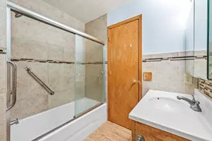 915 Pineview Ln N, Plymouth, MN 55441 - Photo 12