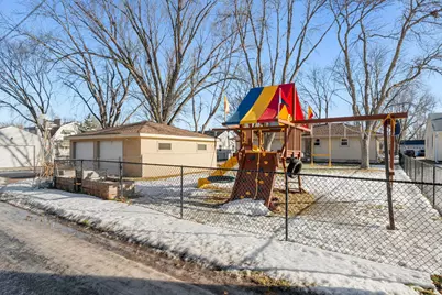 914 Lewis Street S, Shakopee, MN 55379 - Photo 2