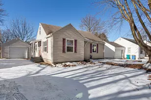 1042 S Oak Ave, Owatonna, MN 55060 - Photo 1