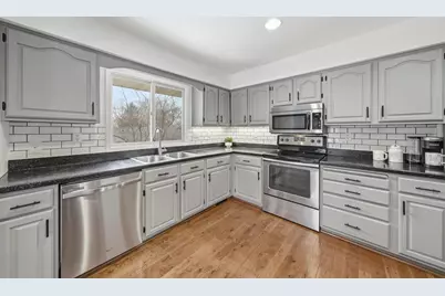 811 Everett Drive, Stillwater, MN 55082 - Photo 4