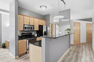 270 4th St E, Saint Paul, MN 55101 - Photo 8