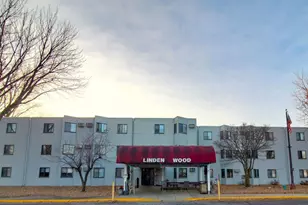 215 Linden Ave W, Winsted, MN 55395 - Photo 1