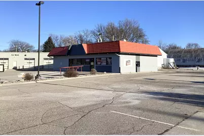 1317 Broadway Avenue SE, Albert Lea, MN 56007 - Photo 2
