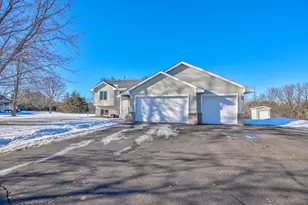 938 Waxon Ln, Hudson, WI 54016 - Photo 4