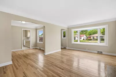 749 Cottage Avenue W, Saint Paul, MN 55117 - Photo 8