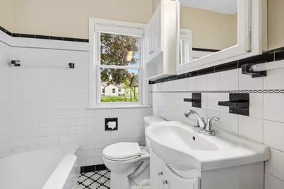 749 Cottage Avenue W, Saint Paul, MN 55117 - Photo 18