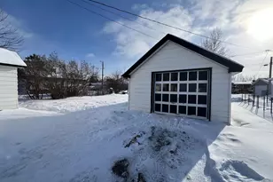 511 3rd St NE, Chisholm, MN 55719 - Photo 2