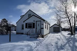 511 3rd St NE, Chisholm, MN 55719 - Photo 1