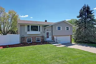 631 Greenway Ave N, Oakdale, MN 55128 - Photo 56