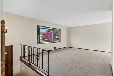 631 Greenway Avenue N, Oakdale, MN 55128 - Photo 6