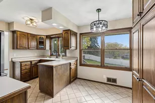 631 Greenway Ave N, Oakdale, MN 55128 - Photo 18
