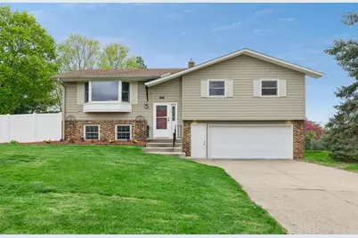 631 Greenway Avenue N, Oakdale, MN 55128 - Photo 1