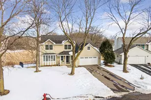 19415 Vine Ridge Rd, Excelsior, MN 55331 - Photo 2