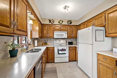 1729 Presidential Lane, Shakopee, MN 55379 - Photo 18