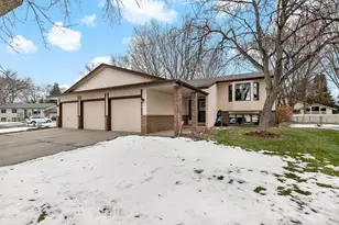 1729 Presidential Ln, Shakopee, MN 55379 - Photo 1
