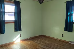 409 S 1st St, Marshall, MN 56258 - Photo 16