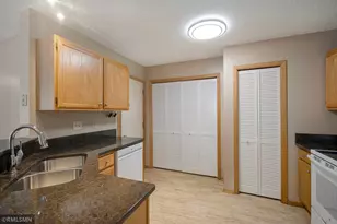 4075 Wilshire Cir, Shoreview, MN 55126 - Photo 6