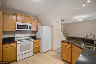 4075 Wilshire Cir, Shoreview, MN 55126 - Photo 4