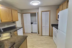 4075 Wilshire Cir, Shoreview, MN 55126 - Photo 10