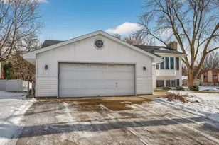 6616 Hillsboro Ave N, Brooklyn Park, MN 55428 - Photo 4