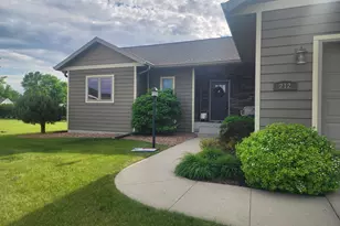 212 Eastwood Dr, Redwood Falls, MN 56283 - Photo 2
