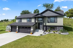 600 Mulligan Dr, Zumbrota, MN 55992 - Photo 1