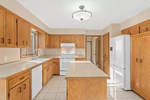13925 Duluth Ct, Apple Valley, MN 55124 - Photo 6