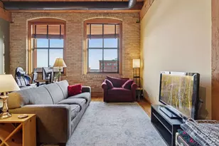 289 5th St E, Saint Paul, MN 55101 - Photo 2