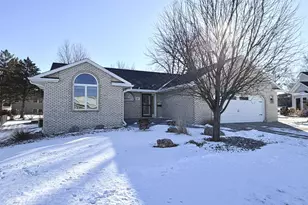 867 Briarwood Dr, Worthington, MN 56187 - Photo 2