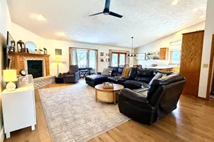 867 Briarwood Dr, Worthington, MN 56187 - Photo 10