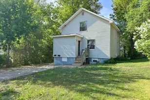 822 W Maple Ave, Fergus Falls, MN 56537 - Photo 2