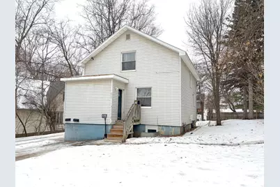 822 W Maple Avenue, Fergus Falls, MN 56537 - Photo 2