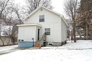 822 W Maple Ave, Fergus Falls, MN 56537 - Photo 2