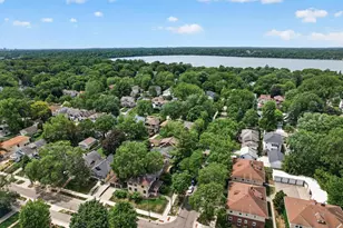 909 W 44th St, Minneapolis, MN 55409 - Photo 2