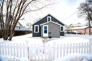 114 E 17th St, Hibbing, MN 55746 - Photo 2
