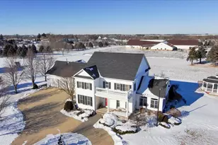 805 Timothy Dr SE, Stewartville, MN 55976 - Photo 2