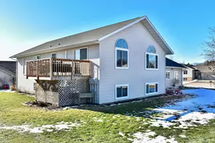 17 Williams St, Lewiston, MN 55952 - Photo 4