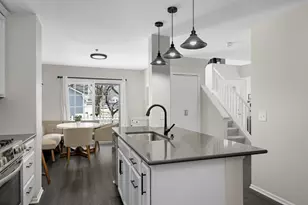 2572 Lockwood Dr, Mendota Heights, MN 55120 - Photo 8