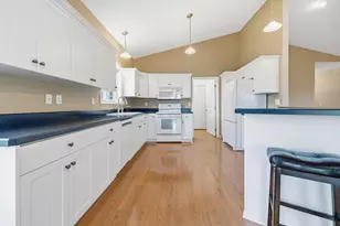 302 Ashley Ct, Alexandria, MN 56308 - Photo 4