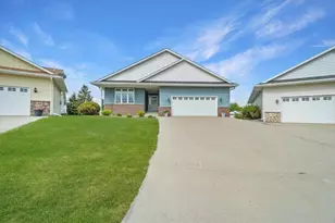 302 Ashley Ct, Alexandria, MN 56308 - Photo 1