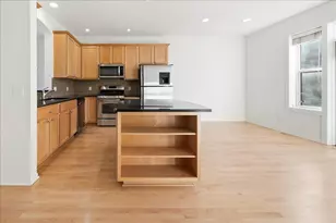 325 W River Pkwy, Minneapolis, MN 55401 - Photo 10