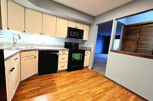 2455 Londin Ln E, Maplewood, MN 55119 - Photo 2